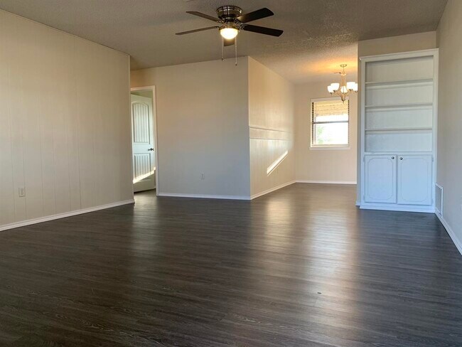 Building Photo - 102 Mohawk Ave