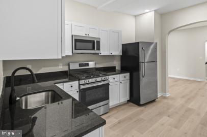 Building Photo - 139 N Lakewood Ave