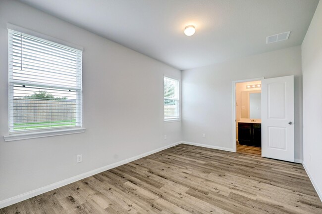 Building Photo - 934 Grand Emperor DR