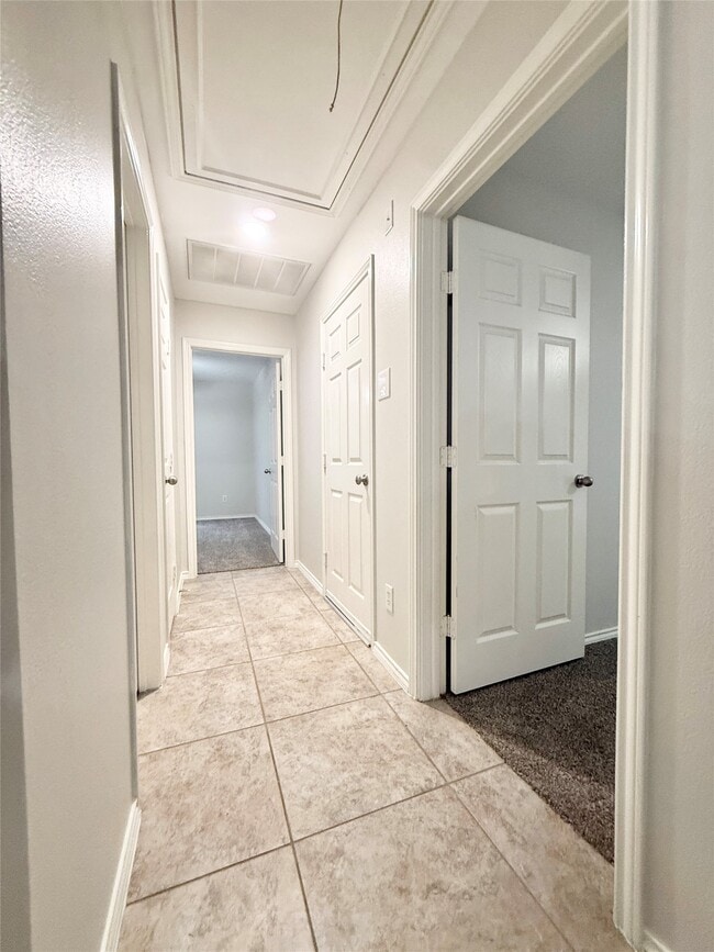 Building Photo - 12404 Shady Brook Dr