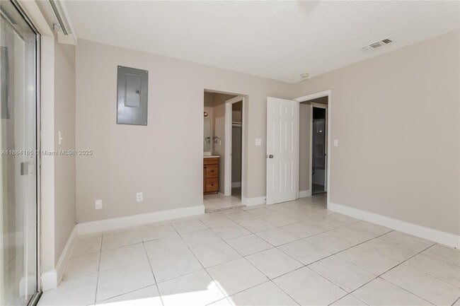 Building Photo - 432 Perry Ave