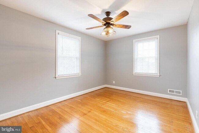 Building Photo - 1517 Dellsway Rd
