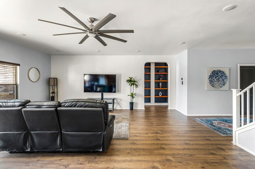 Building Photo - 311 Evening Grosbeak Dr