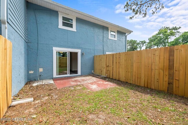 Building Photo - 11359 Bedford Oaks Dr