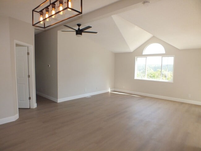 Building Photo - Rescue 4/3 retreat - includes separate cottage/office, 2 garage bays, RV pad and 5 acres with Sie...