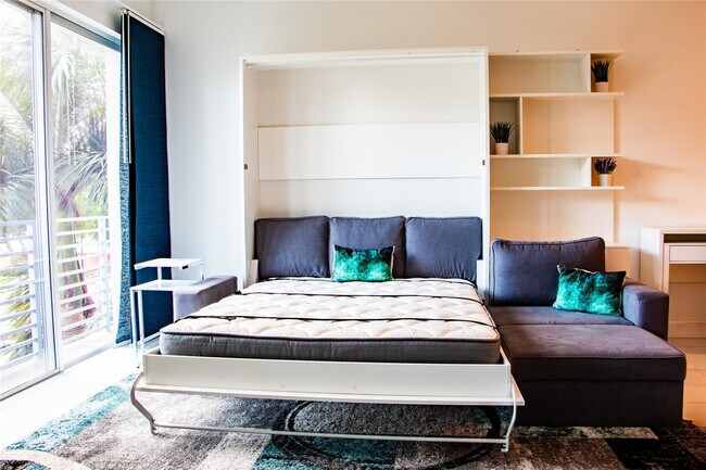 Building Photo - 1025 NE 18th Ave