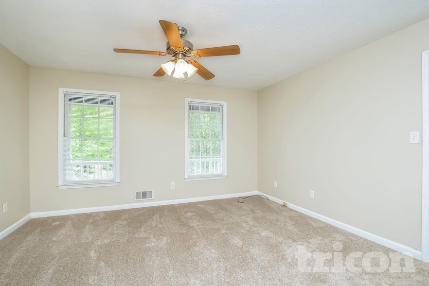 Building Photo - 16 Little John Way