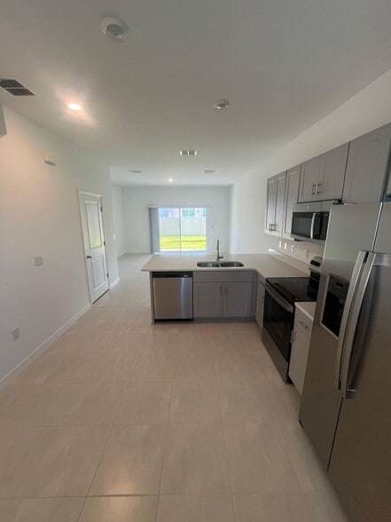 Building Photo - 2898 Skyline Lp
