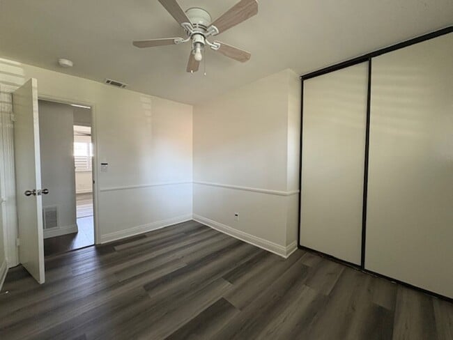 Building Photo - Centrally Located Redlands Townhome