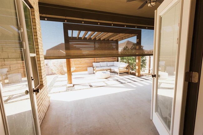 Building Photo - 808 Karst Cv