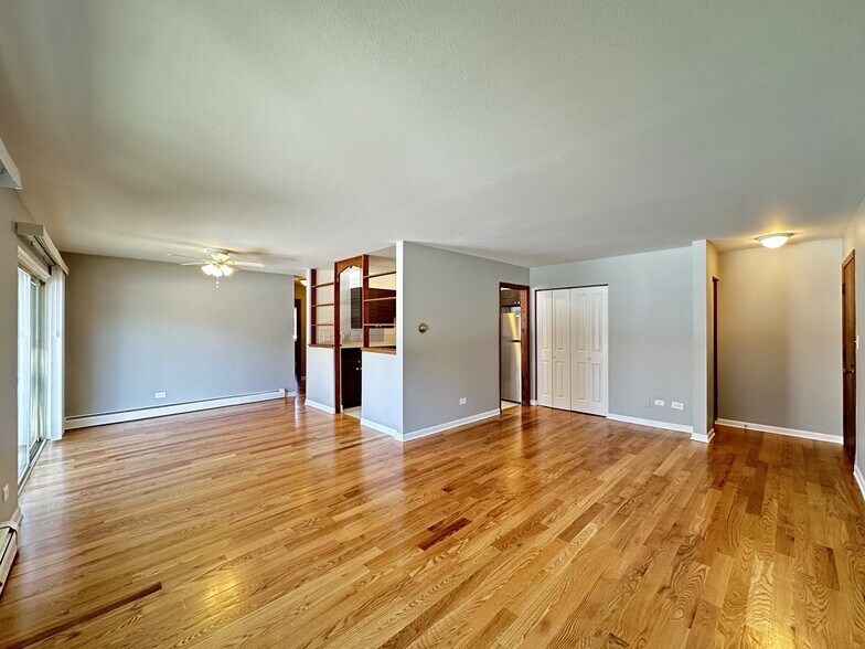 Building Photo - 1653 Oakwood Ave