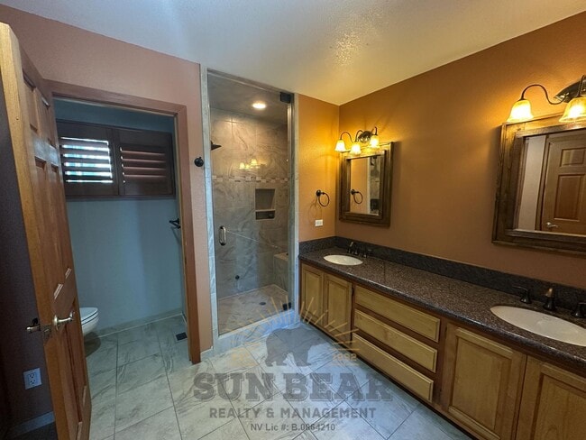 Building Photo - Bright Unfurnished Home with 2 Car Garage!