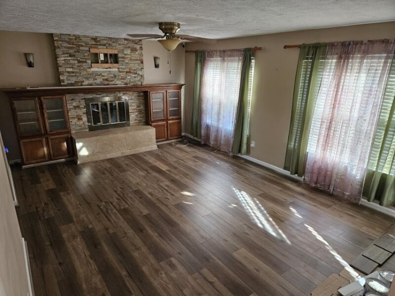 Building Photo - 310 Silver Ridge Dr