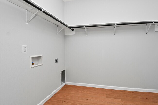 Building Photo - 505 W Grand St