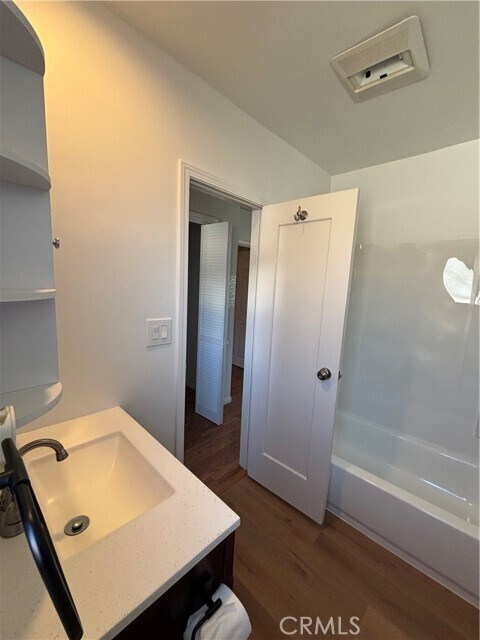 Building Photo - 646 W Belmont St