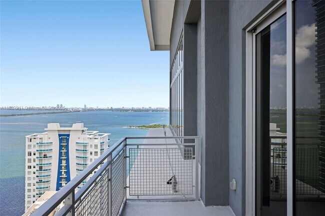 Building Photo - 2150 N Bayshore Dr