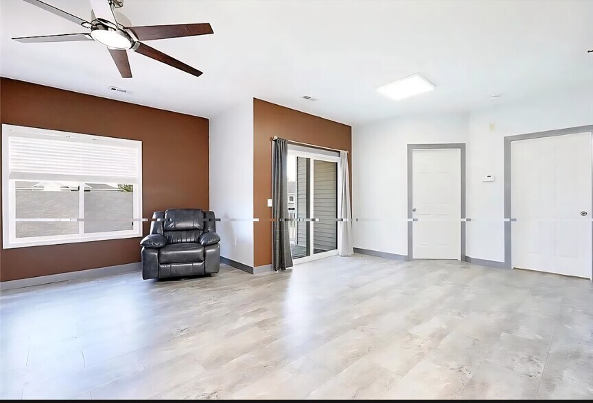 Building Photo - 1760 SE LA Grant Pkwy