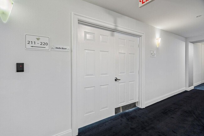 Building Photo - 250 NE 3rd Ave