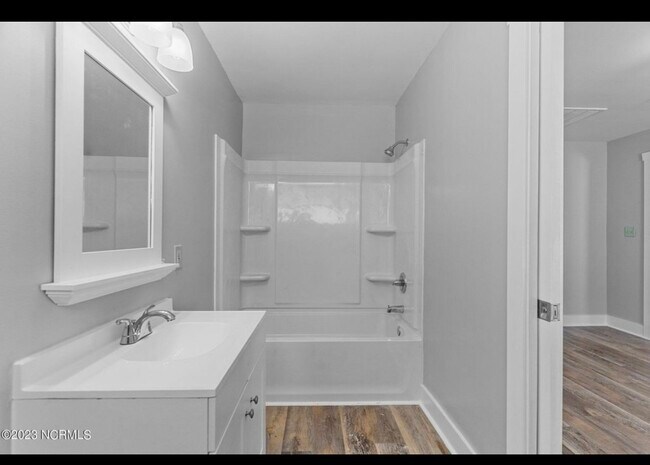 Building Photo - 205 S 11th St