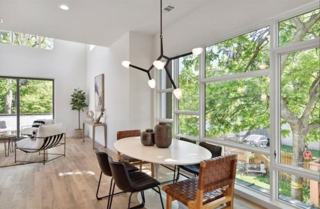 Building Photo - 536 Highland Ave NE