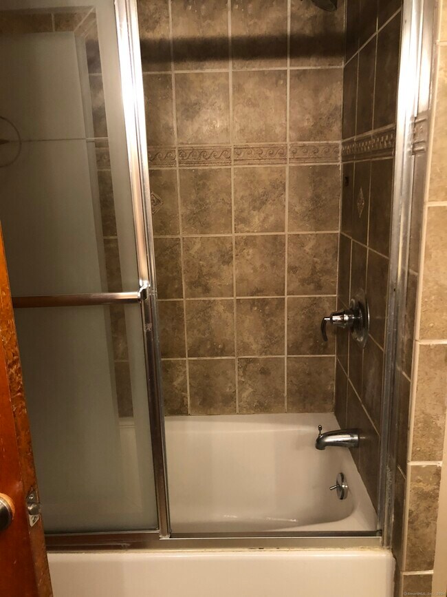 Building Photo - 325 Pasadena Pl