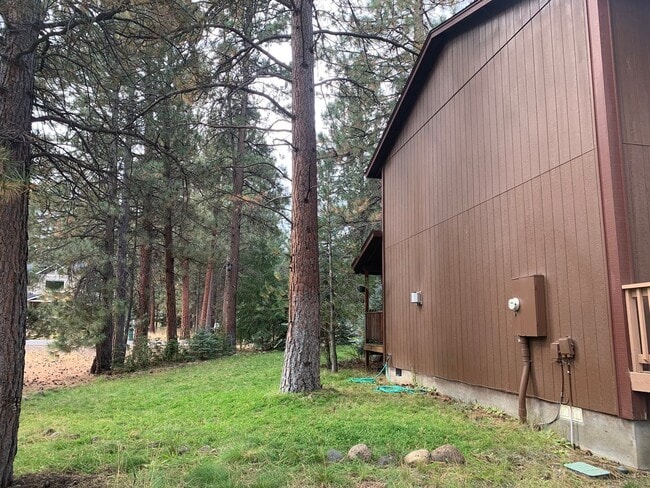 Building Photo - Splendid 3-bdr/2.5 bath home in the beautiful Buck Run Community in Sisters, OR!