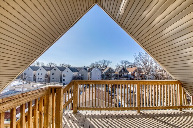 Building Photo - 2842 N Avers Ave