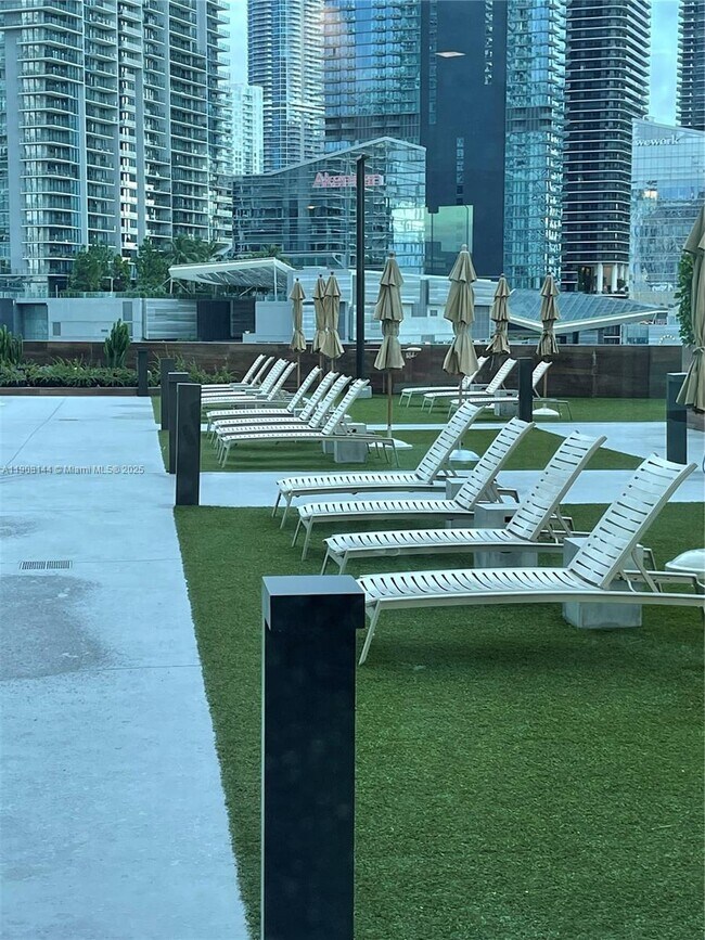 Building Photo - 350 S Miami Ave