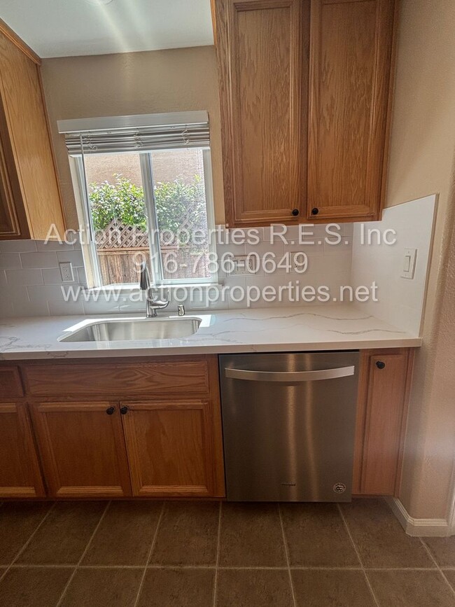 Building Photo - West Roseville LongMeadow 2 Gated, Single ...