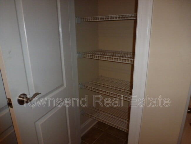 Building Photo - 210 Fountainhead Ln