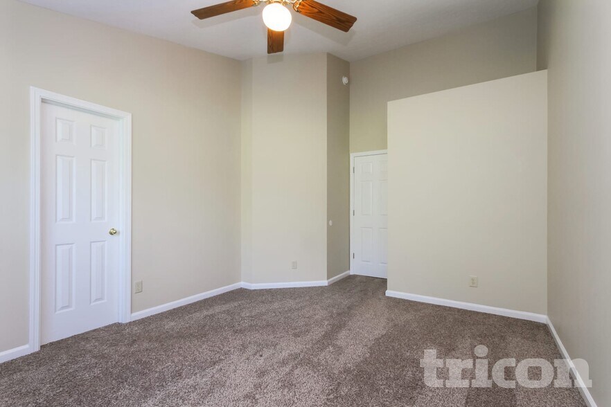 Building Photo - 784 Kingston Cir