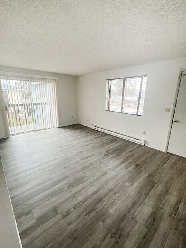 Building Photo - Charming 2 Bed, 1 Bath Duplex in the Heart of Cheney