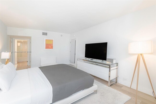 Building Photo - 2301 Collins Ave