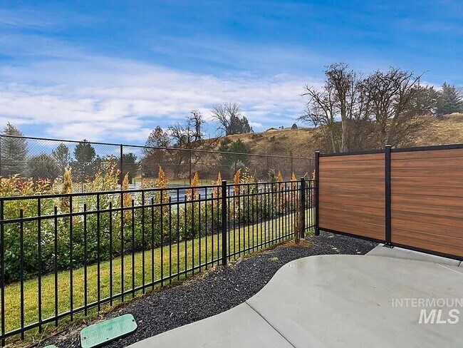 Building Photo - 3220 S Sedgebrook Ln