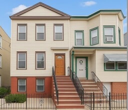 Building Photo - 23 Vroom St