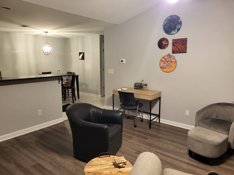 Building Photo - 4702 Brighton Park Dr