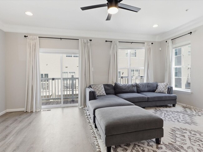 Building Photo - 3 Bed/2.5 Bath End-of-Row Beltsville Townhome