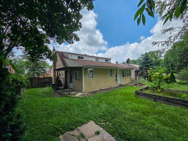 Building Photo - 151 Mahoning Dr