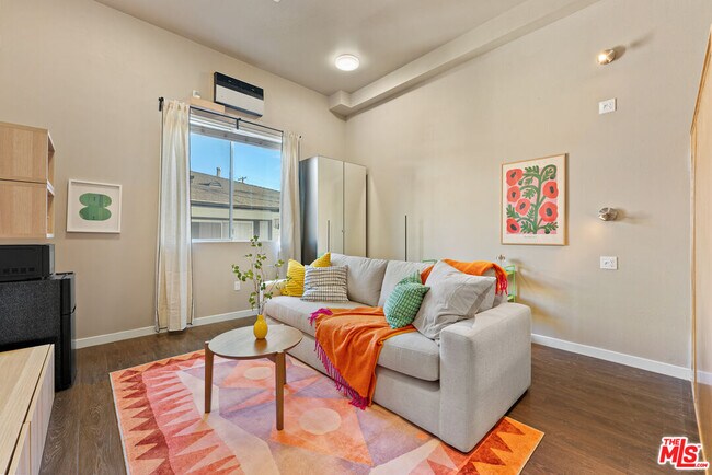 Building Photo - 630 W 28th St