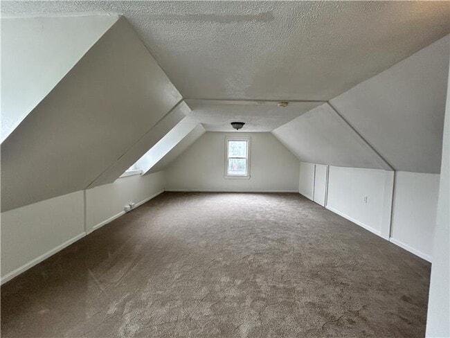 Building Photo - 863 Highland St