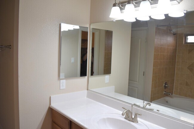 Building Photo - 14350 N Cave Dr