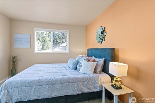 Building Photo - Town house available in desirable woodinville
