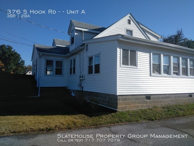 Building Photo - First Months Rent Free! Newly Renovated!