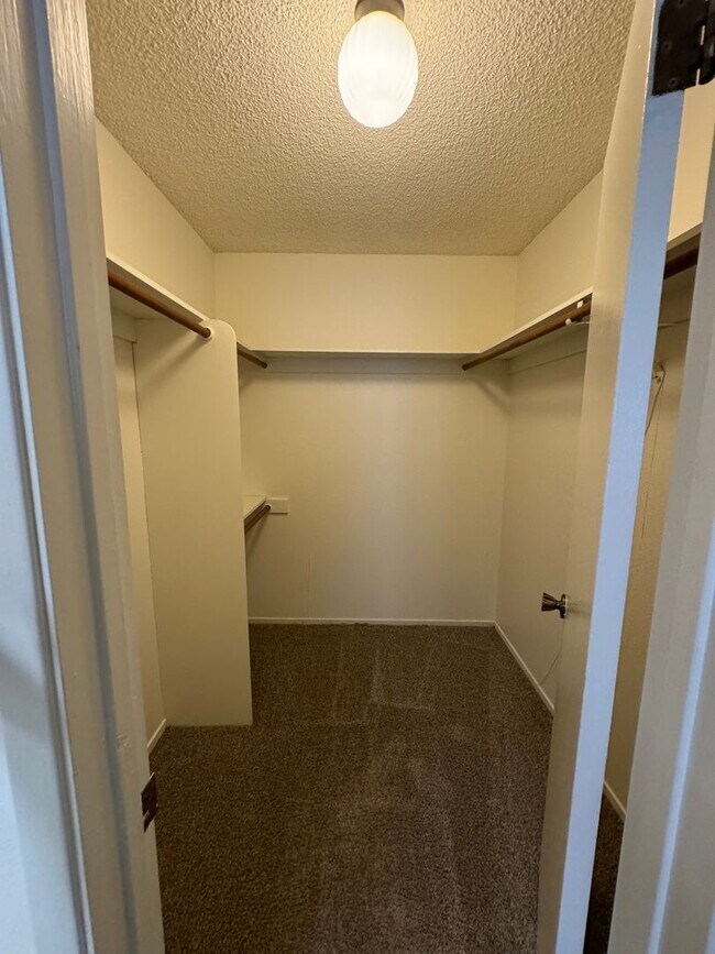 Building Photo - Condo in Southwest Bakersfield