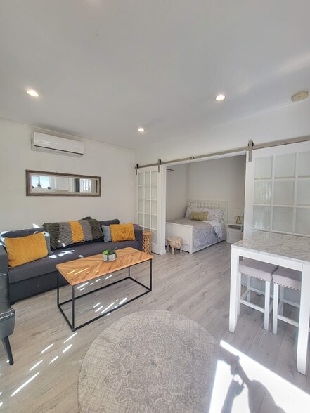 Building Photo - 3332 Cricklewood St