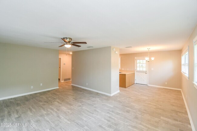 Building Photo - 5011 Bedford Forest Dr