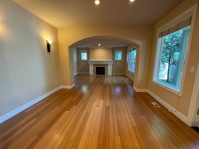 Building Photo - 3bd/2.5ba Kirkland Home