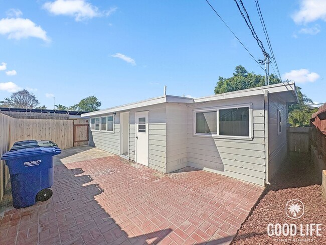 Building Photo - N Citrus Ave