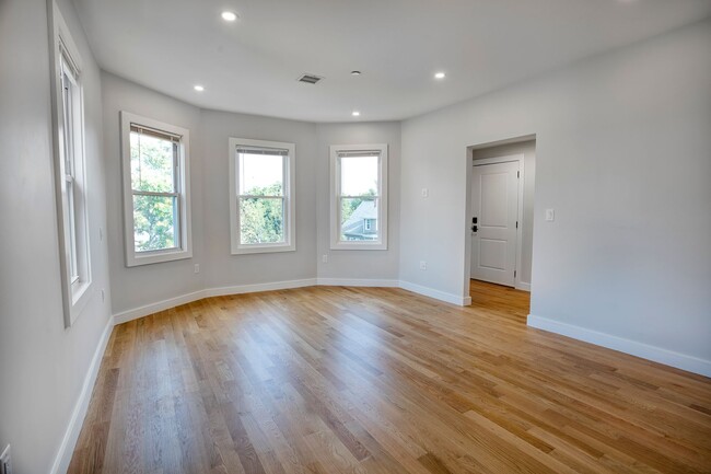Building Photo - All New. In-Unit Washer and Dryer, Central...