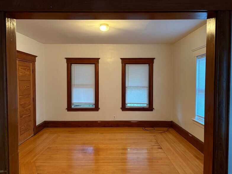 Building Photo - 86 Pleasant St